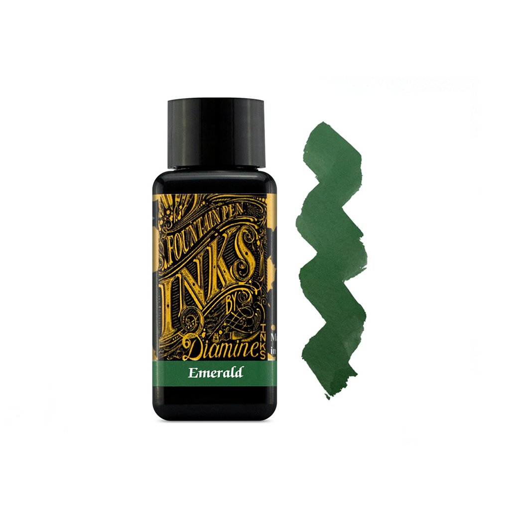 Muestra de tinta Diamine Emerald en tonos verde esmeralda de intensidad media, con variaciones tonales sobre papel blanco.