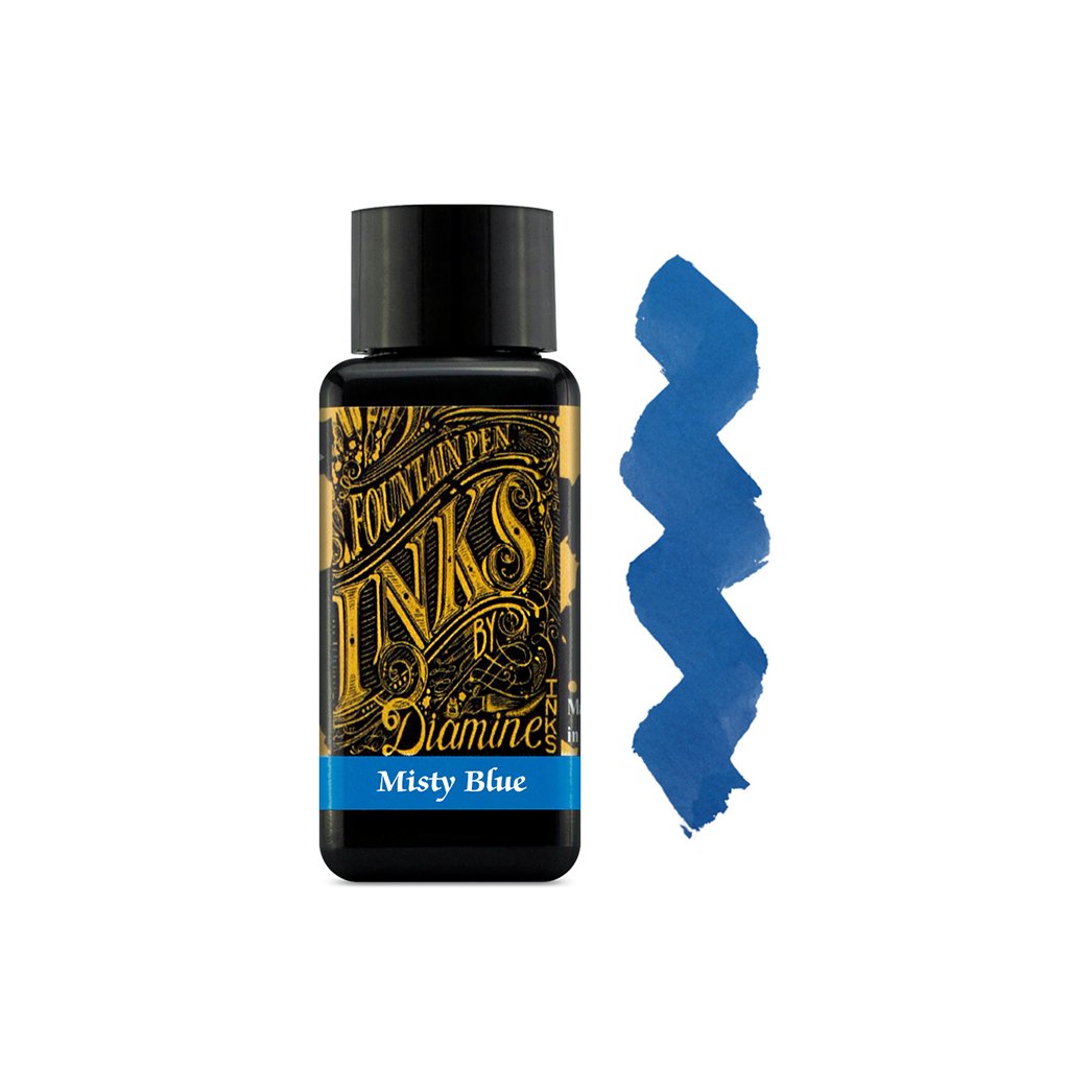 Descubre Diamine Misty Blue, tinta azul medio ligeramente empolvado, con sutiles matices verdosos. Frasco de 30 ml para pluma fuente en Membrete México.
