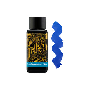 Muestra de tinta Diamine Mediterranean Blue en tonos azul medio luminoso, con ligeras variaciones tonales sobre papel blanco.