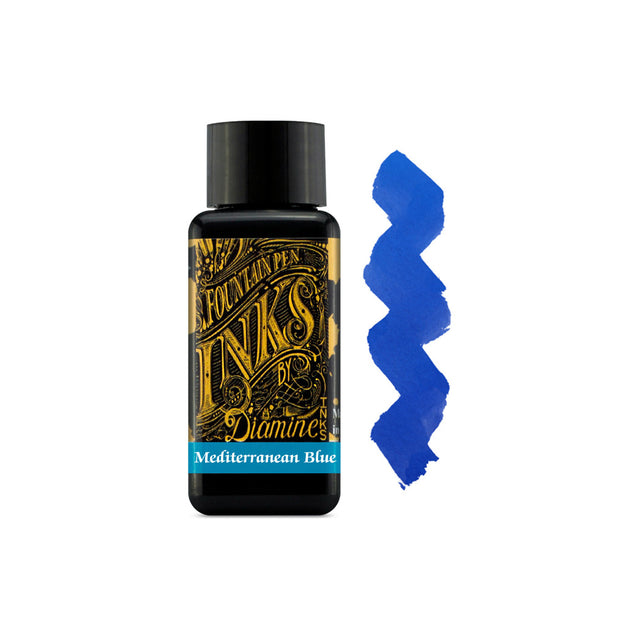 Muestra de tinta Diamine Mediterranean Blue en tonos azul medio luminoso, con ligeras variaciones tonales sobre papel blanco.