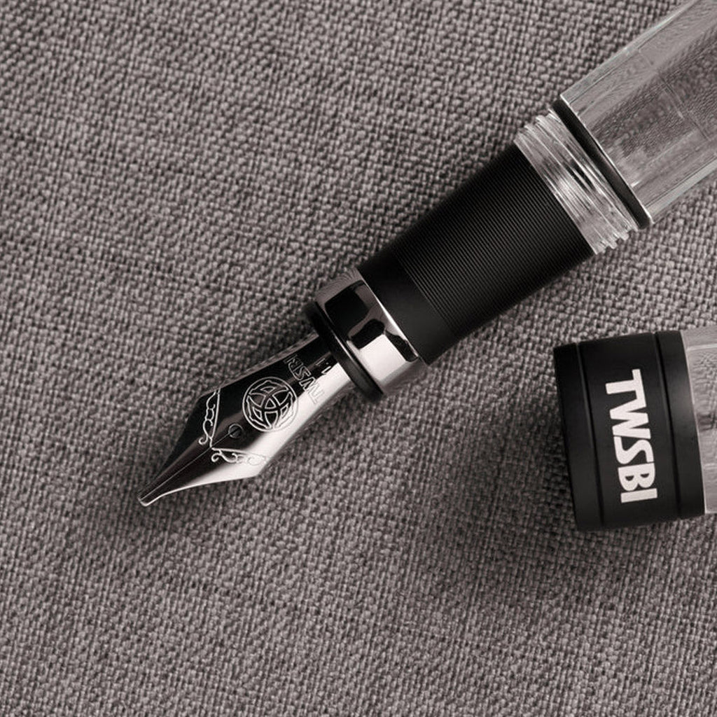 TWSBI Diamond 580ALR Black Fountain Pen - un membrete