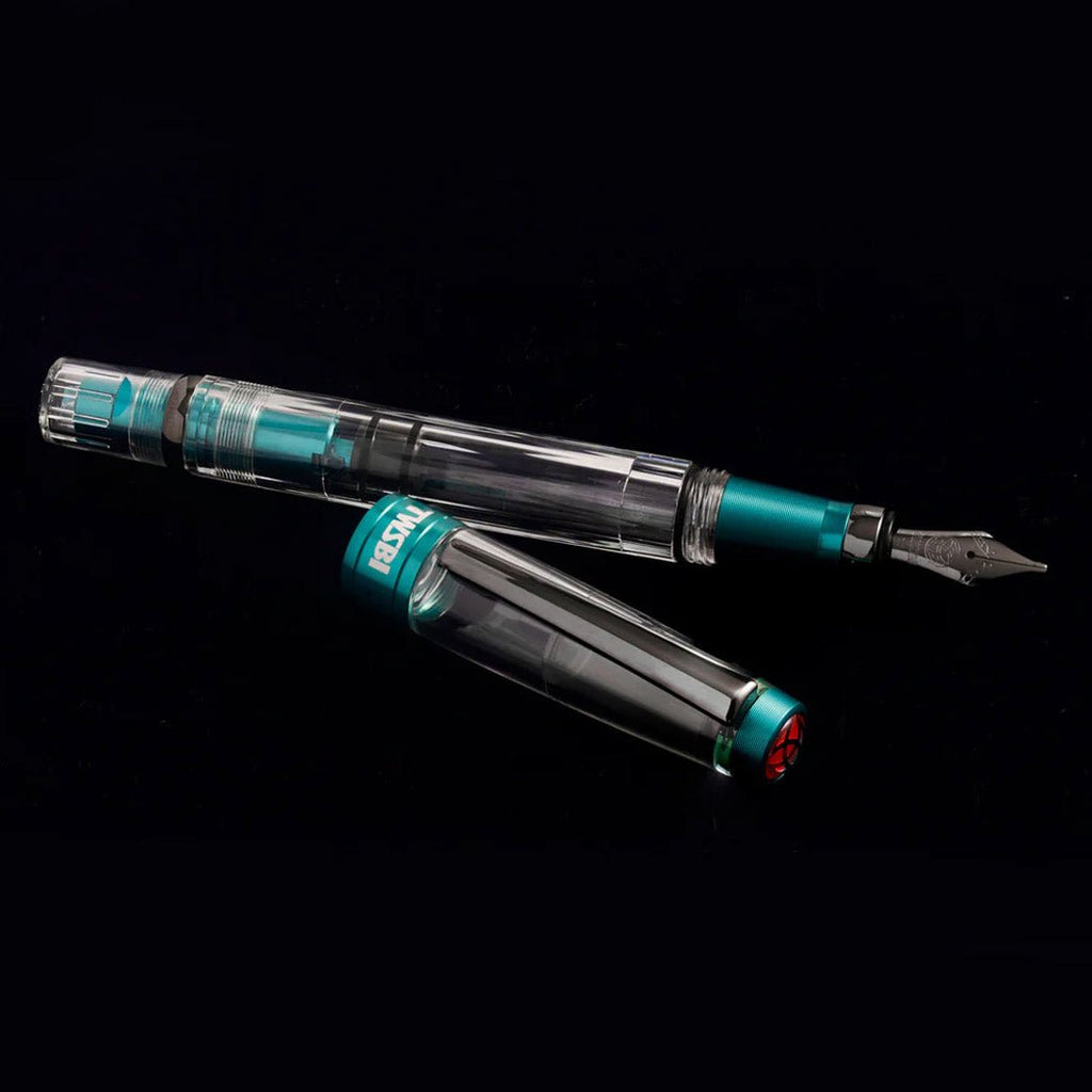 TWSBI Diamond 580ALR Caribbean w/Onyx Fountain Pen - un membrete