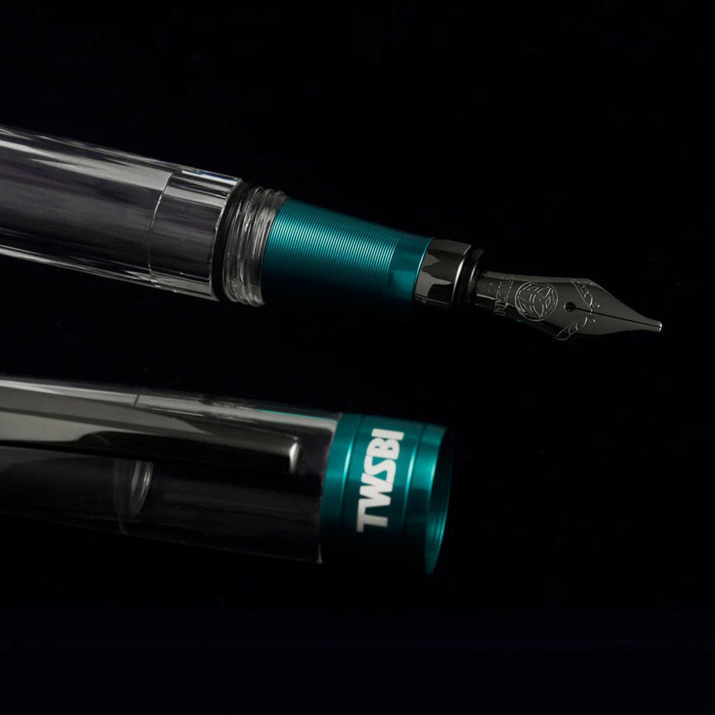 TWSBI Diamond 580ALR Caribbean w/Onyx Fountain Pen - un membrete
