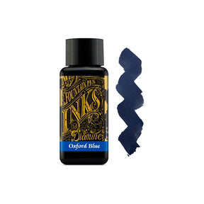 Muestra de tinta Diamine Oxford Blue en azul marino profundo, con variaciones tonales y reflejos rojizos sobre papel blanco.