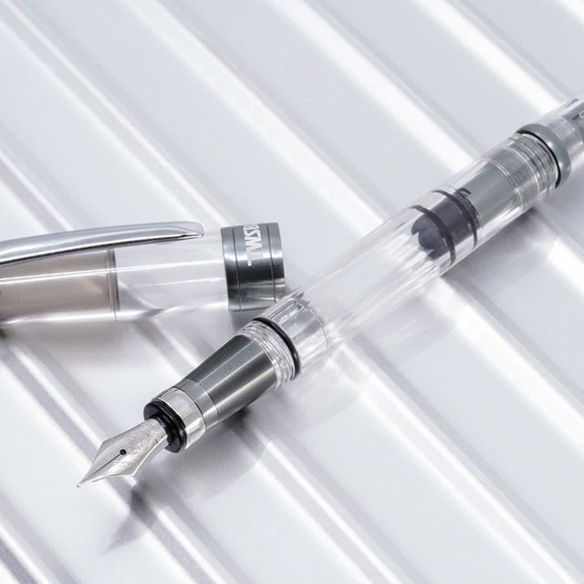 TWSBI Diamond 580ALR Nickel Gray Fountain Pen - un membrete