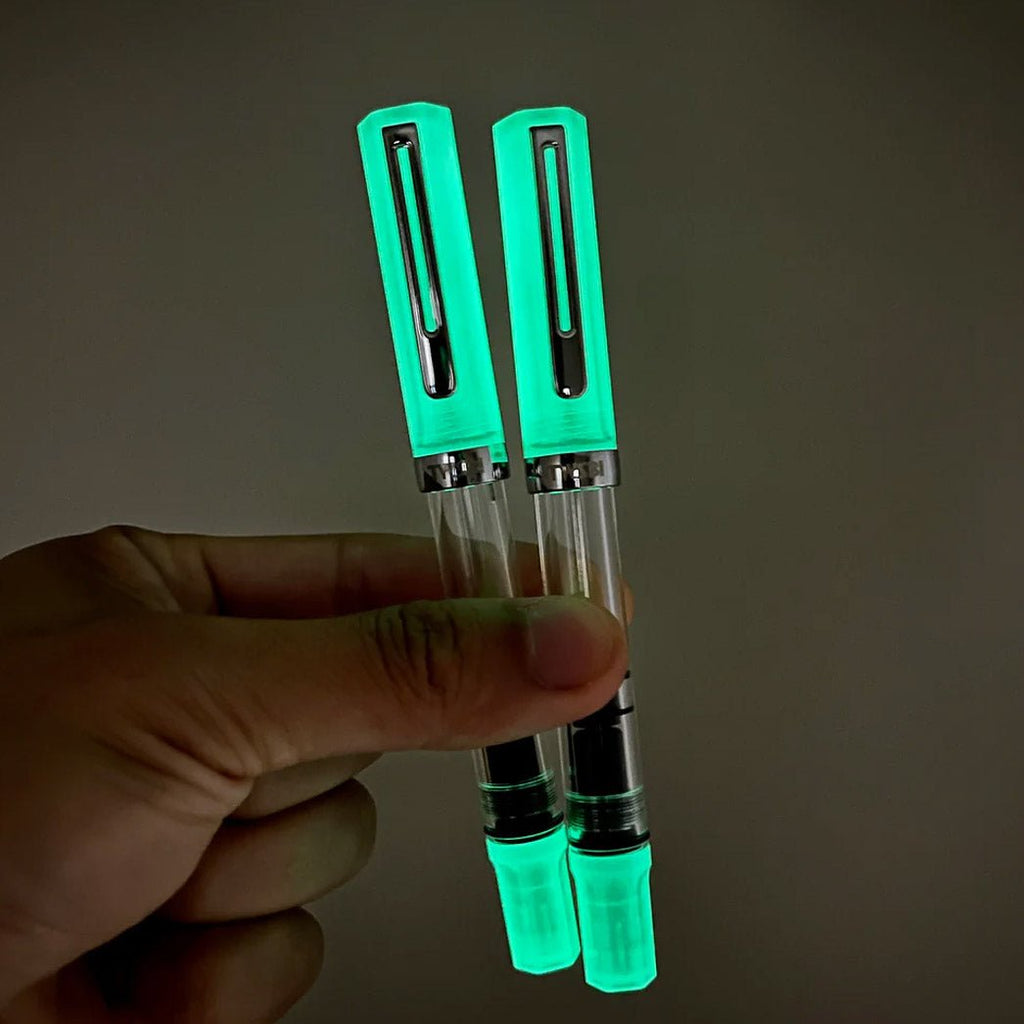 TWSBI Eco Glow Green Fountain Pen - un membrete
