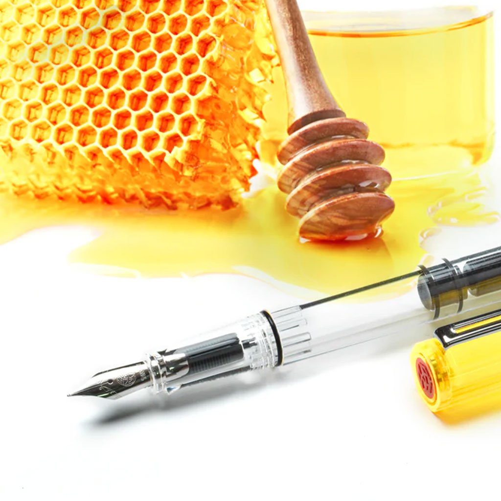 TWSBI Eco Transparent Yellow Fountain Pen - un membrete