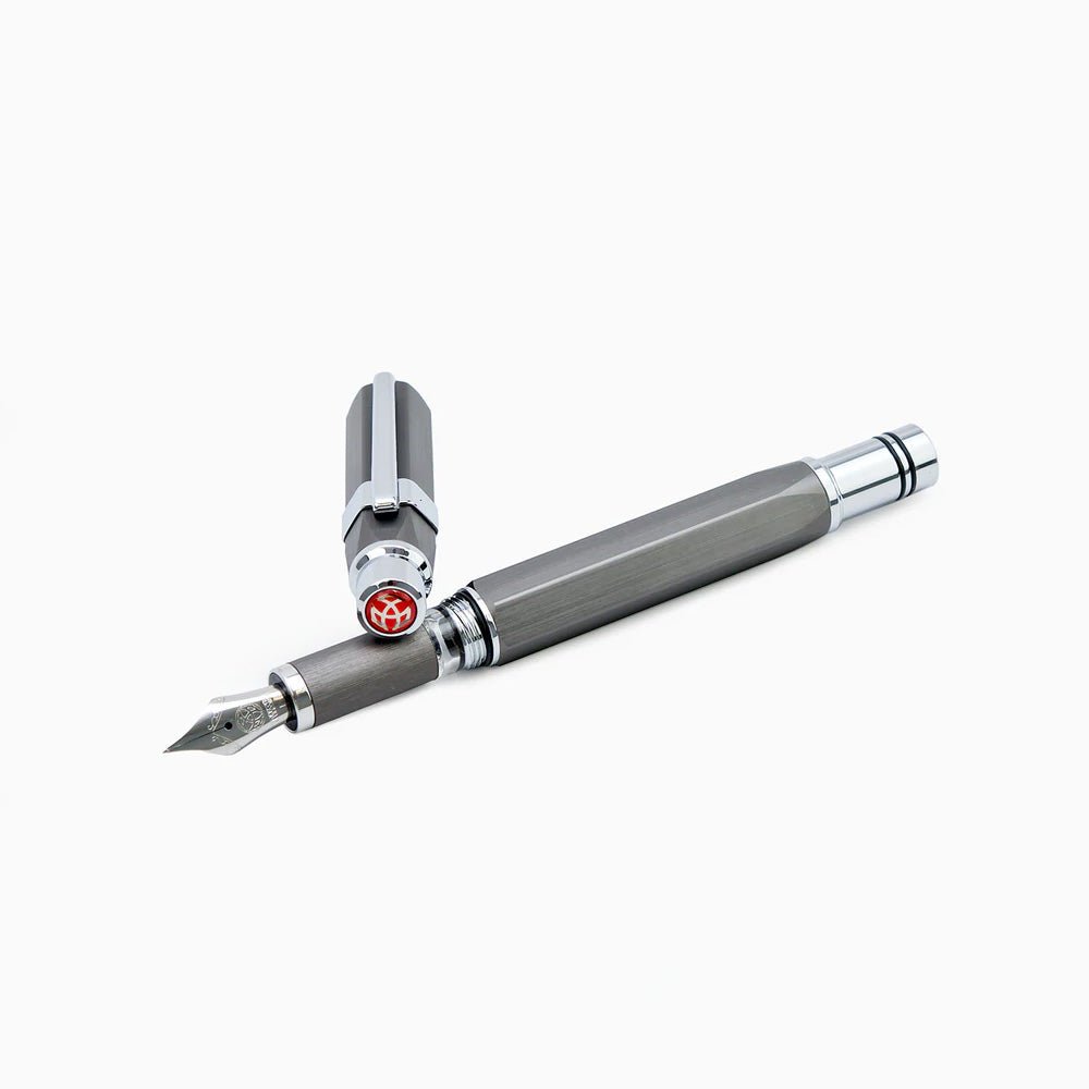 TWSBI Precision Gunmetal Fountain Pen - un membrete